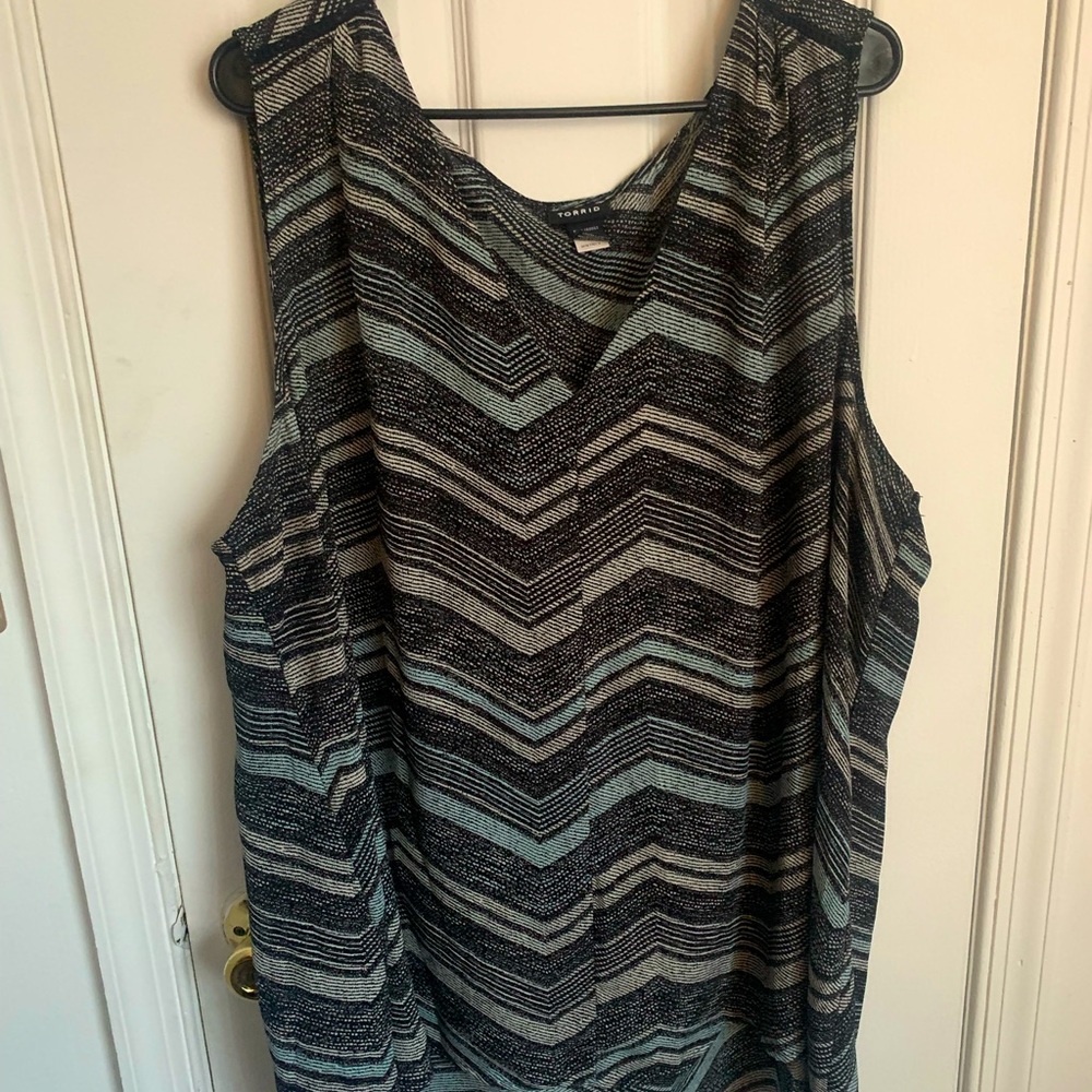 Torrid Sleeveless Blouse in Blue Chevron Pattern Size 4X